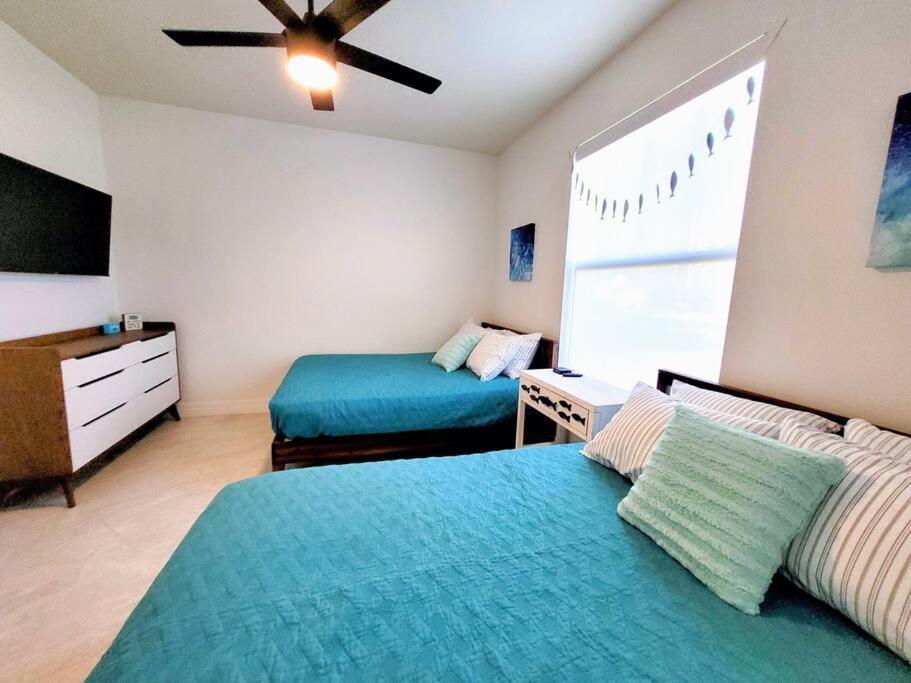 Blue Door Retreat - Luxury Pool Home - Sleeps 8 Cabo Coral Exterior foto