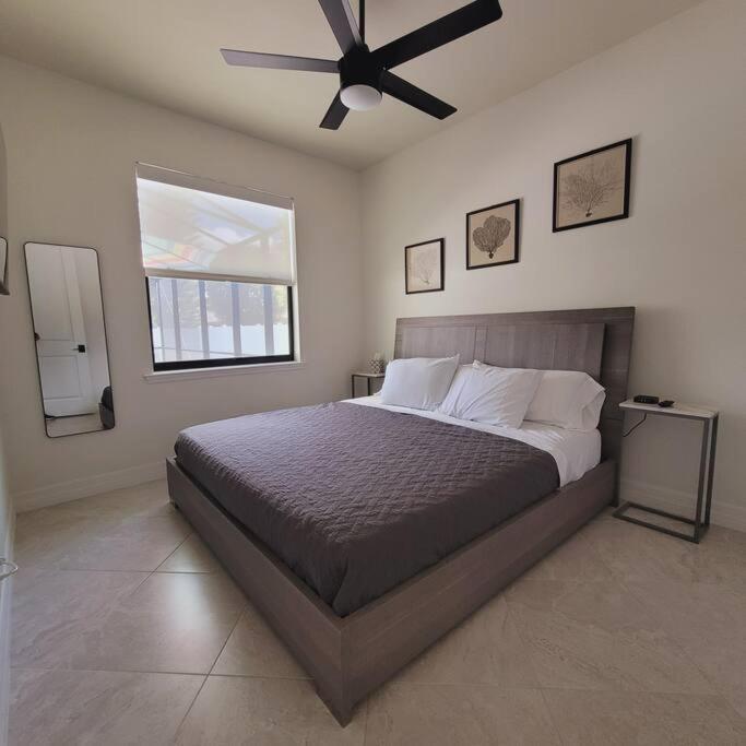 Blue Door Retreat - Luxury Pool Home - Sleeps 8 Cabo Coral Exterior foto
