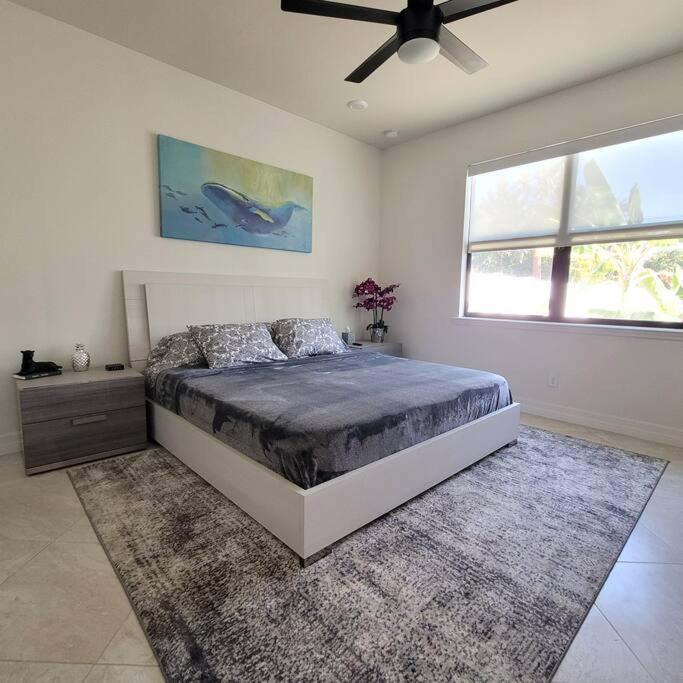Blue Door Retreat - Luxury Pool Home - Sleeps 8 Cabo Coral Exterior foto