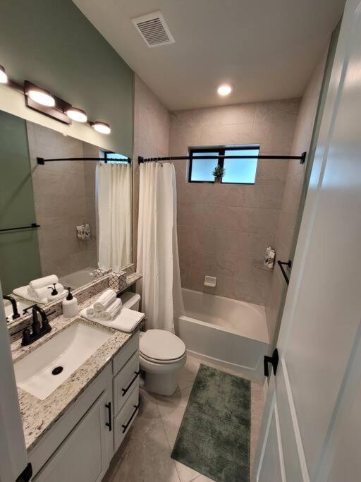 Blue Door Retreat - Luxury Pool Home - Sleeps 8 Cabo Coral Exterior foto
